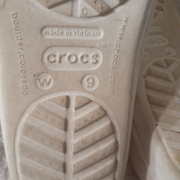 Crocs - Picture 3 of 9